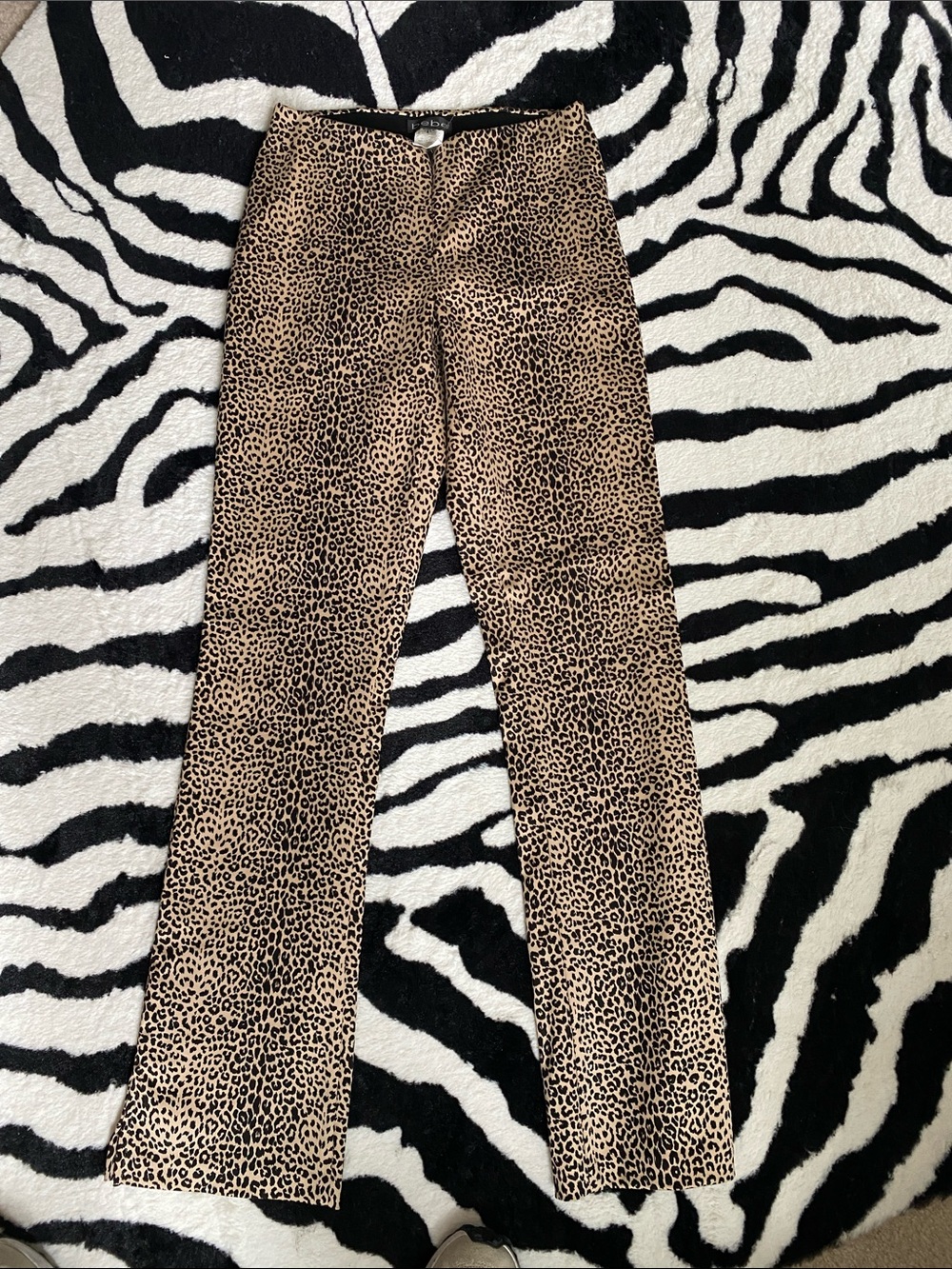 😍MINT! bebe Animal Print Bootcut Pants w/ stretch size 8!